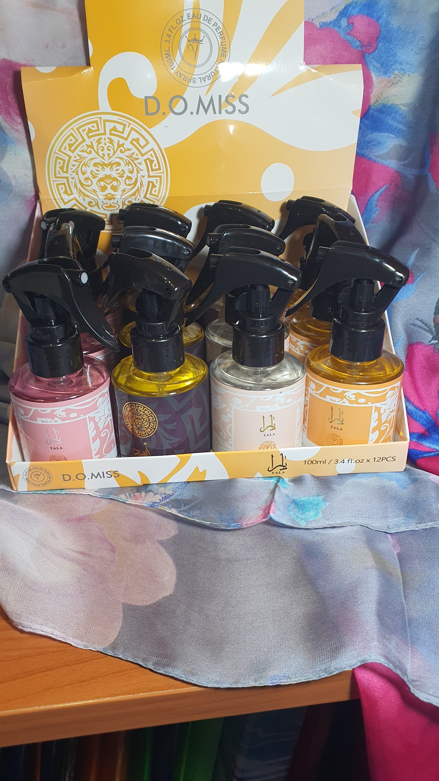 Acqua profumata araba per capelli