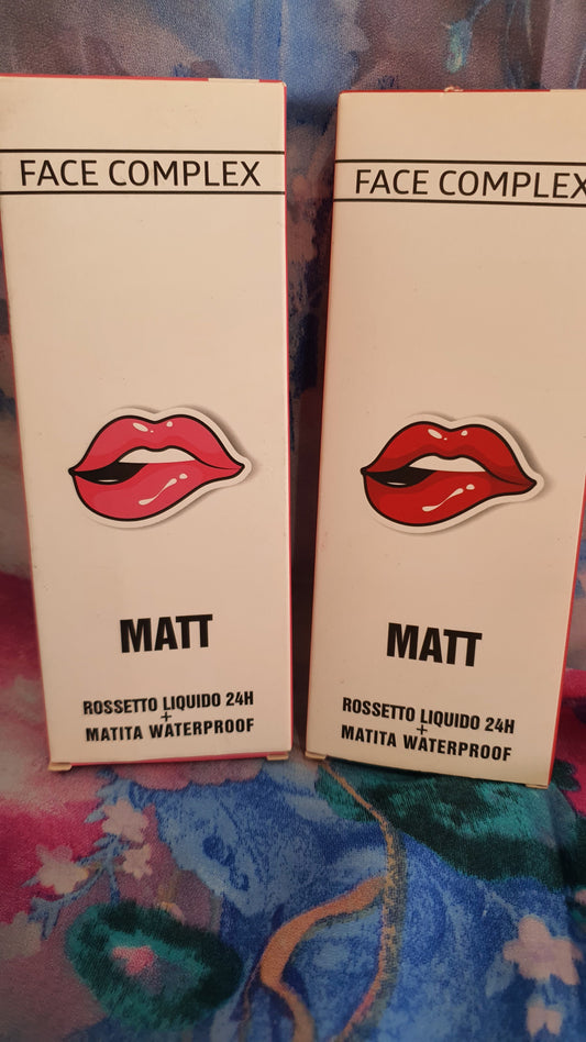 Lip gloss e lip liner face comple